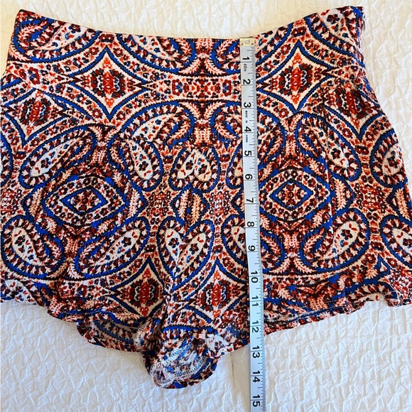 Patterned Shorts (Size: M) - Picture 6 of 9